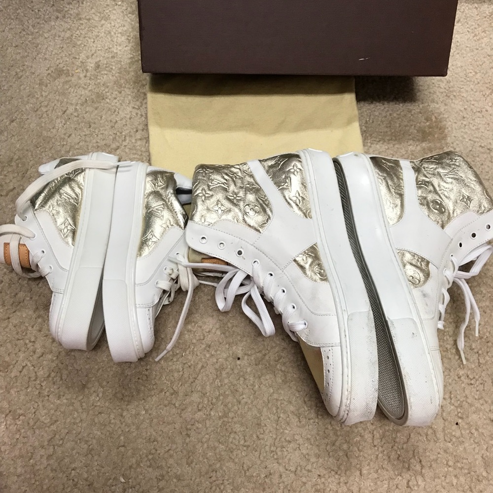 💯 Authentic Louis Vuitton sneakers gold monogram